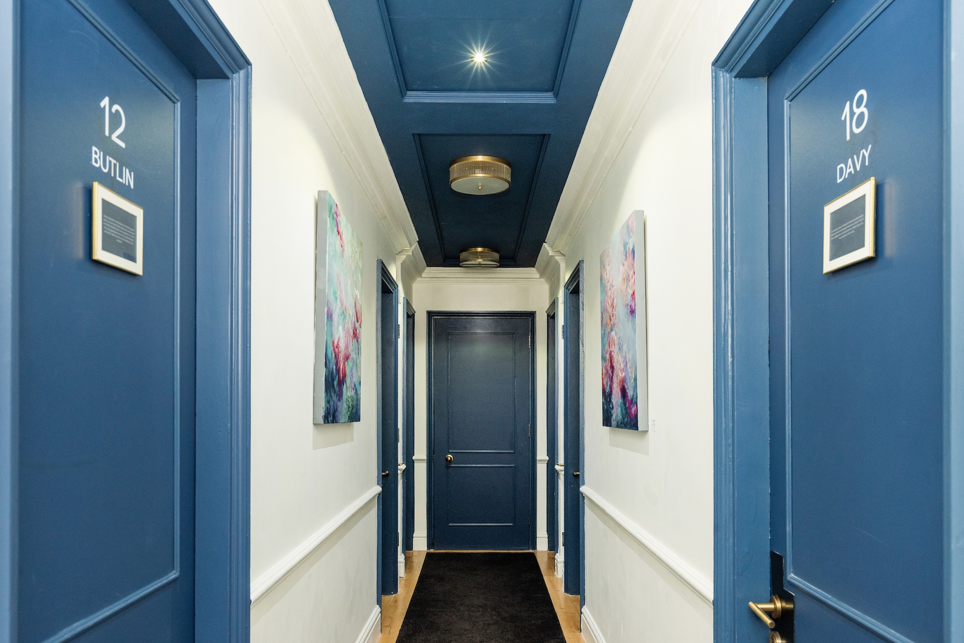 24 The Berkeley Square Hotel - Corridors
